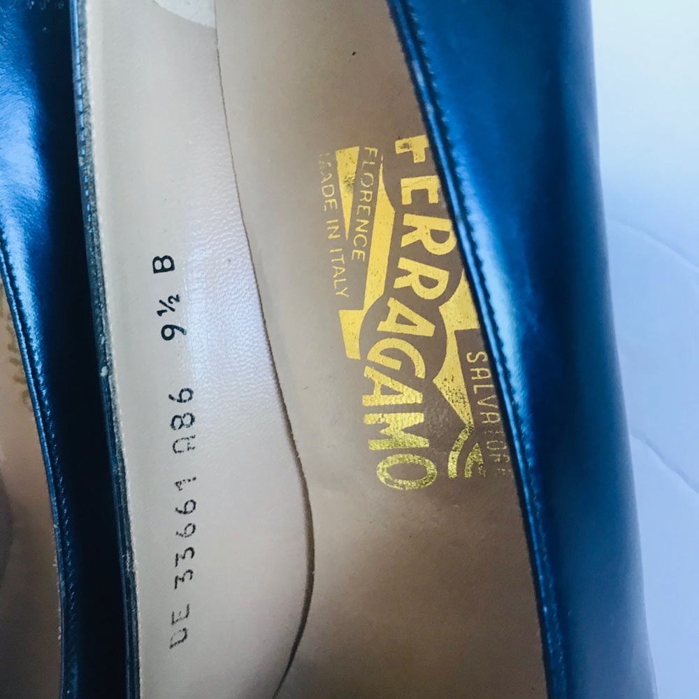 Salvatore Ferragamos purple pumps - Picture 8 of 8